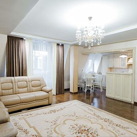 Cathedral Park And Pedestrian Zone Ultracentral Cozy Apartment In Chisinau Bagian luar foto