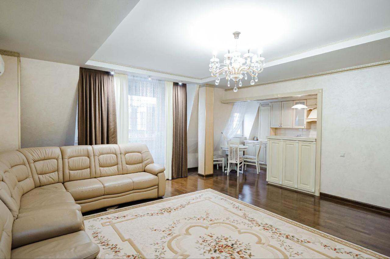 Cathedral Park And Pedestrian Zone Ultracentral Cozy Apartment In Chisinau Bagian luar foto