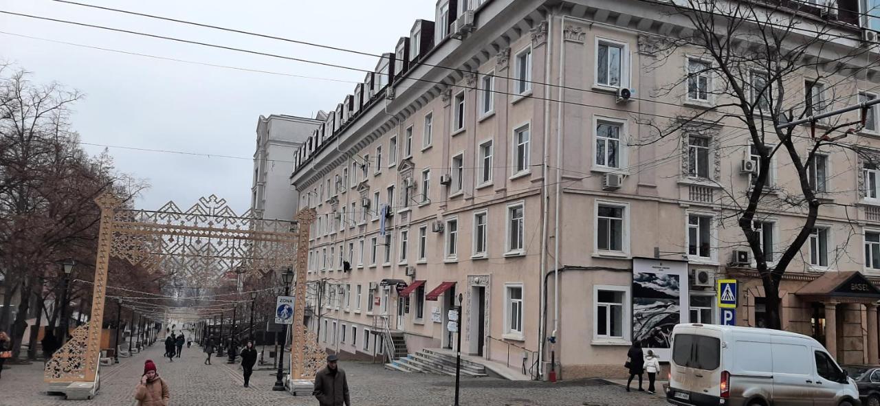 Cathedral Park And Pedestrian Zone Ultracentral Cozy Apartment In Chisinau Bagian luar foto