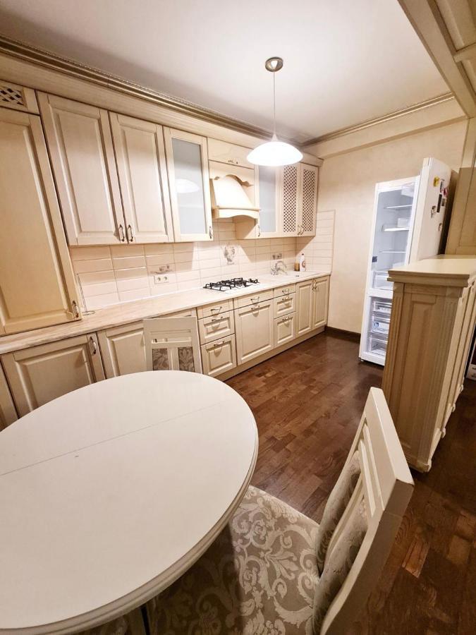 Cathedral Park And Pedestrian Zone Ultracentral Cozy Apartment In Chisinau Bagian luar foto