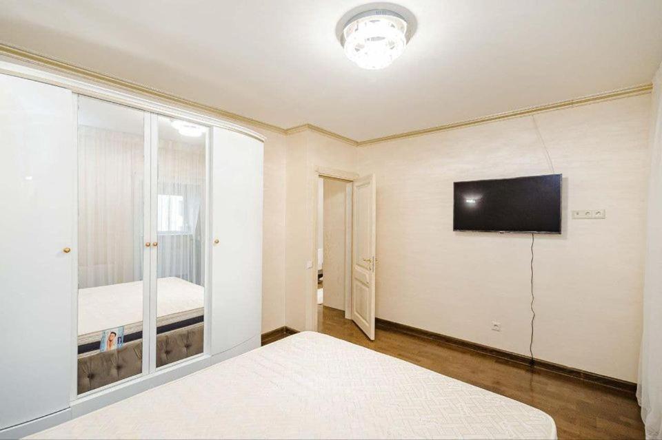 Cathedral Park And Pedestrian Zone Ultracentral Cozy Apartment In Chisinau Bagian luar foto
