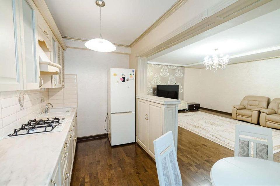 Cathedral Park And Pedestrian Zone Ultracentral Cozy Apartment In Chisinau Bagian luar foto