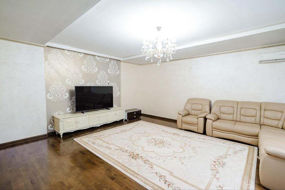 Cathedral Park And Pedestrian Zone Ultracentral Cozy Apartment In Chisinau Bagian luar foto