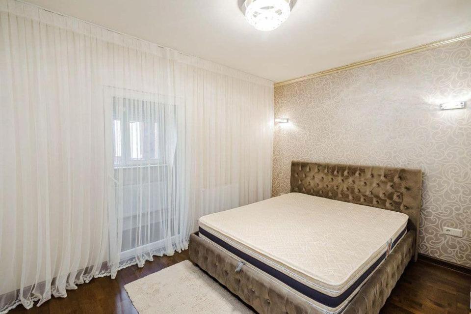 Cathedral Park And Pedestrian Zone Ultracentral Cozy Apartment In Chisinau Bagian luar foto